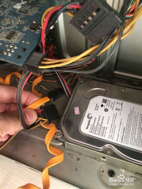 电脑固态硬盘怎么从主机上拆下来