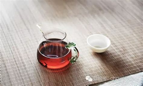 从表面若何区分茶是不是为发酵茶,教你若何辨识普洱茶真伪黑白