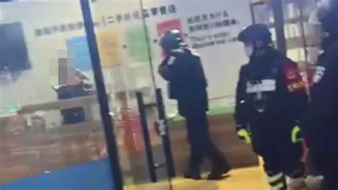 福州发生持刀伤人事件：1死19伤 警方全力追捕嫌犯-新闻中心-温州网