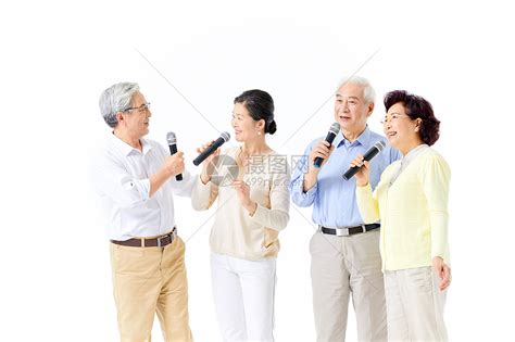 老年人一起拿话筒唱歌高清图片下载-正版图片501306150-摄图网