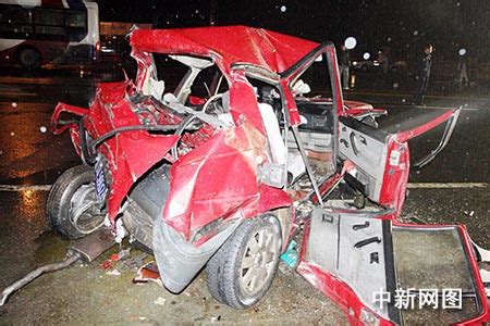 哈尔滨发生特大交通事故 3人死亡3人重伤(组图)-搜狐新闻