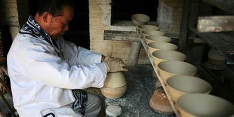 以项目建设为重点推动陶瓷新一轮发展..访市瓷局局长闫浩