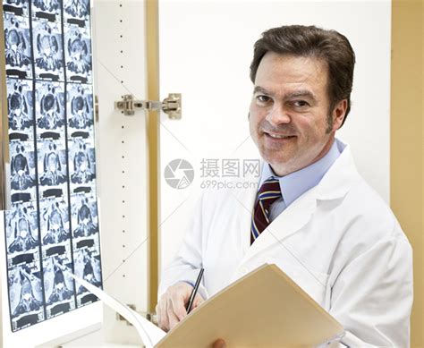 外科,人,医疗保健医学医生脊柱X线扫描医院高清图片下载-正版图片300619079-摄图网