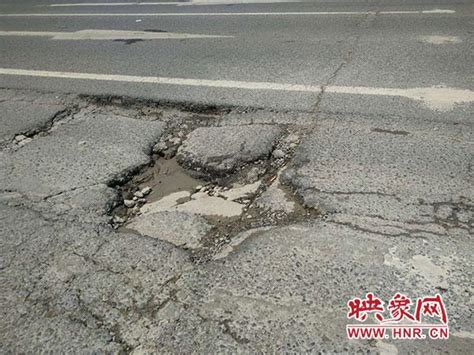北京南三环路面塌陷4米深大坑(组图)|塌陷_新浪新闻