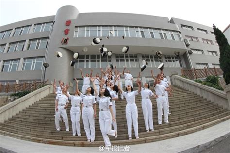 庆祝人民海军成立69周年！海军潜艇学院举行阅兵