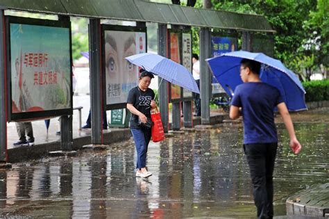 武汉暴雨致主城区多处积水--