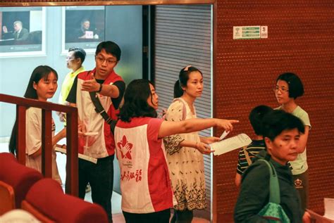 广州图书馆志愿者 - 广州市财政局志愿服务队，图书馆里的“文化”使者