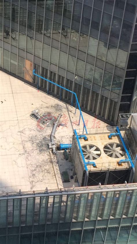 广州：两名工人从67层高楼坠落身亡_手机凤凰网
