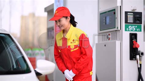 比服务、比业绩、比安全，中国石化销售上海石油举行加油站员工服务大比拼