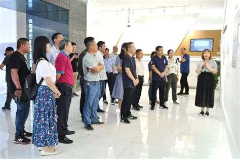 河南新乡企业家赴上海交大开展高质量发展专题培训