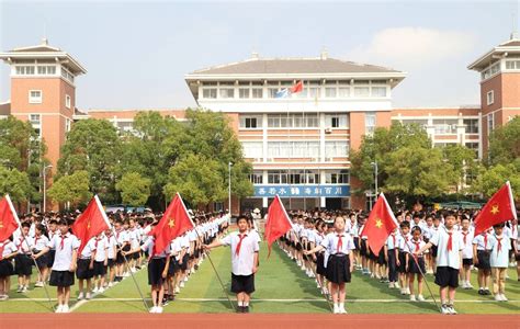 江北中心小学举行新队员入队仪式