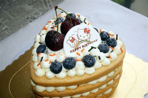 蛋糕大小,六寸蛋糕,八寸蛋糕_大山谷图库