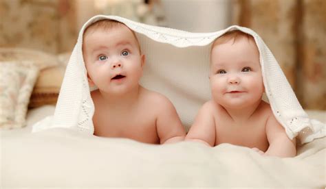 三胞胎,新生儿,异卵双胞胎,裹毯,双胞胎,水平画幅,男婴,白人,兄弟姐妹,特写摄影素材,汇图网www.huitu.com