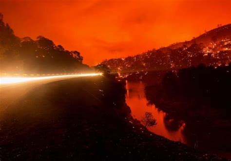 加州72小时内遭上万次雷击：引发数百起火灾，大量房屋被毁 - 西部网（陕西新闻网）