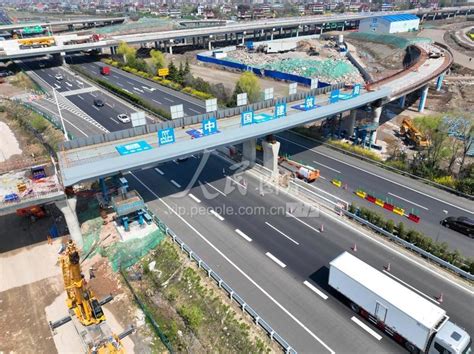 江苏南通绕城高速新联枢纽顶推施工顺利完成-人民图片网