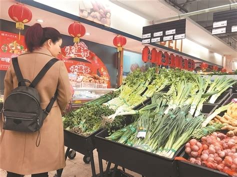 农贸市场蔬菜贴上价格标签 -齐鲁晚报电子版