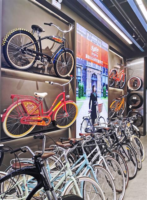 在自行车店销售的自行车高清图片下载-正版图片503539216-摄图网