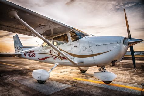 Cessna 172 Skyhawk - Africiar, Inc.