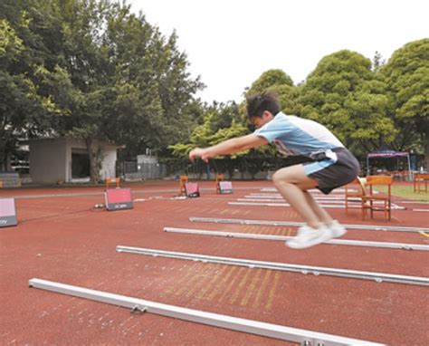 男生跳远多少及格