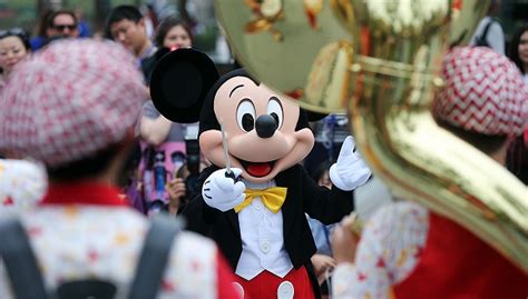 游客承载量上调 上海迪士尼不再需要预约进场_手机新浪网