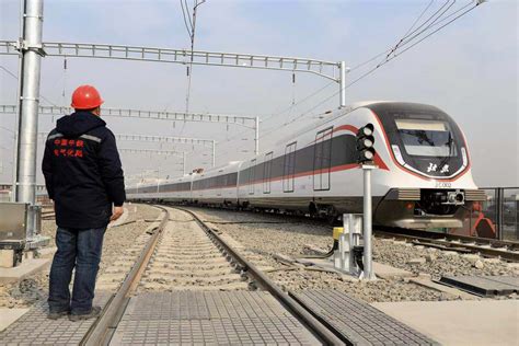 地铁也要自动驾驶，全国最快的轨道客车亮相北京__凤凰网