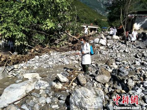 重庆一村庄民房被泥浆淹没，造成3人死亡，村民：随意堆放建筑垃圾导致|重庆市|村民|建筑垃圾_新浪新闻