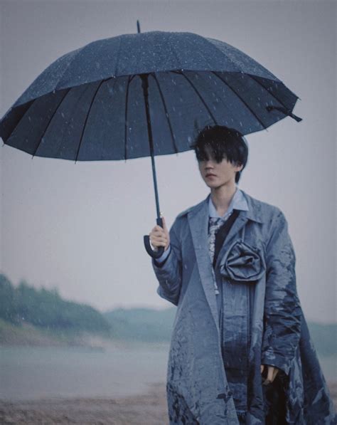 非主流头像打伞图片男生