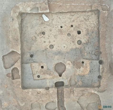 “此次寨山考古的最大收获，是石峁文化大型墓地的首次全面揭露！”