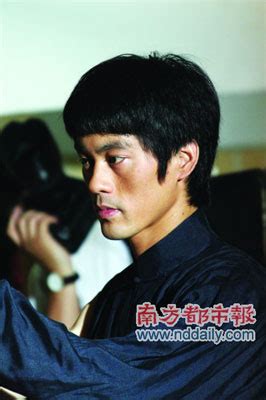 青年特型演员如李小龙再生 相似度达95%(组图)-搜狐新闻