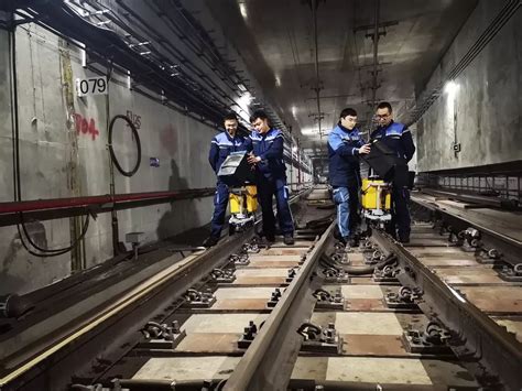 北京地铁线路首次试点应用列车智能巡检机器人_北京日报网