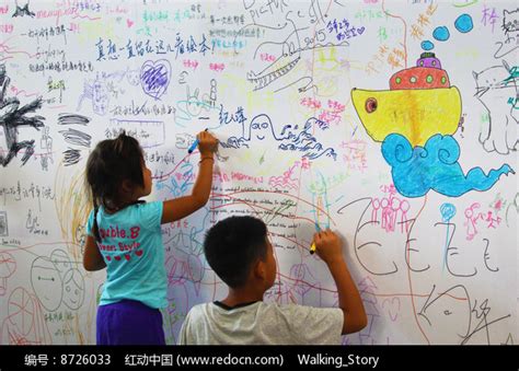 3岁孩子涂鸦“毁墙”，美术生妈妈“妙笔生花”，网友：真是绝了|涂鸦|美术生|宝妈_新浪新闻