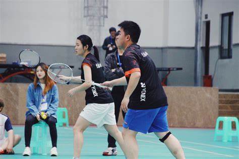 广州目前在哪里学羽毛球比较好