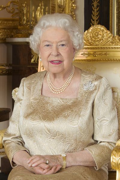 女王伊丽莎白二世庆祝93岁生日：精彩人生回顾_星话题_名流派对频道_VOGUE时尚网