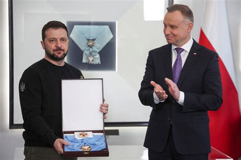 外媒：波兰总统向泽连斯基授予白鹰勋章，系“波兰最高荣誉”
