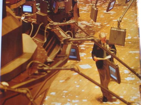 98年香港血战索罗斯，中国曾伟大到挡住了全球性的金融危机！__财经头条