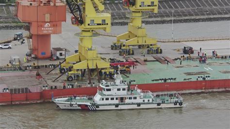 江苏海事局 海事动态 常熟海事局精心服务“一带一路”数百吨重大件设备扬帆远航