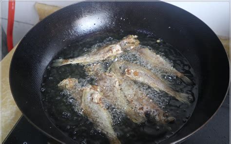 家庭自制小黄花鱼罐头，不用高压锅也可以骨酥肉烂，连鱼刺都能吃|小黄花鱼|酥肉|鱼刺_新浪新闻