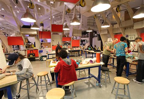创客空间是做什么的|中小学校搭建创客实验室需要具备什么条件-丫空间