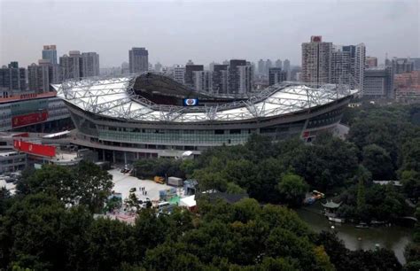 上海体育场馆变形记之虹口足球场老树开新芽_场地