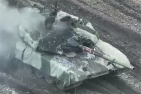 俄军渡河被乌军炸毁52辆坦克，损失惨重