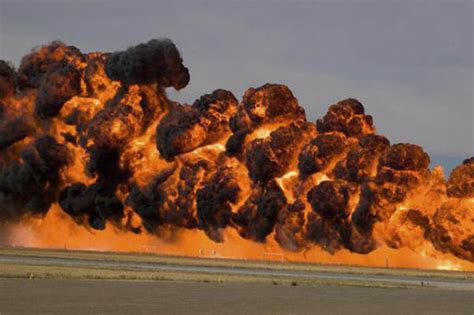 比俄军白磷弹更恐怖的武器：巨大火焰吞噬一切