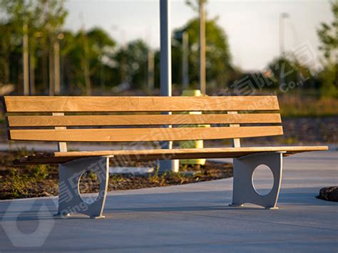 户外休闲椅该如何保养-青岛新城市创意科技有限公司