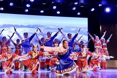 西湖文化广场“千人共舞” 2018杭州广场舞比赛开启“舞艺”大比拼_杭州网