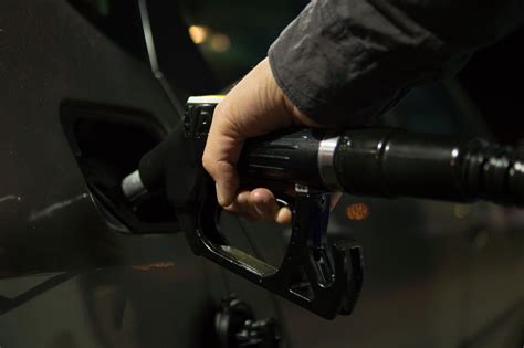 每升上涨2毛钱！新年首波油价上涨确定：还有更清洁的新国标汽油 - 雷科技