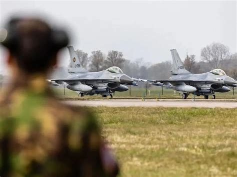 天才的美国训练乌克兰飞行员驾驶F-16战斗机攻击目标_腾讯视频