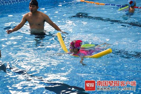 对“野泳”说不！正规游泳池“下乡” 呵护孩子暑假安全|实习生|初中_新浪新闻