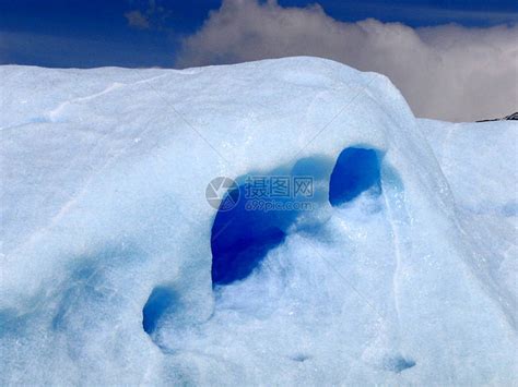 汹涌澎湃的冰河开始冰塞，无数的冰块不停的在迁移._凤凰网视频_凤凰网