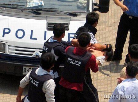 西安发生劫持人质案 女大学生被前男友劫持(组图)_新闻中心_新浪网