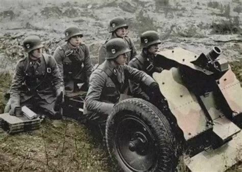 二战时期德军装备的各种装甲列车，火力相当凶猛...