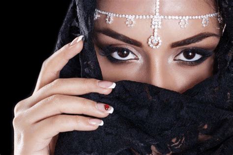 揭秘阿拉伯美女为何带黑纱，脱下面纱的她们美若天仙，你会喜欢的|巴基斯坦|阿拉伯|面纱_新浪新闻